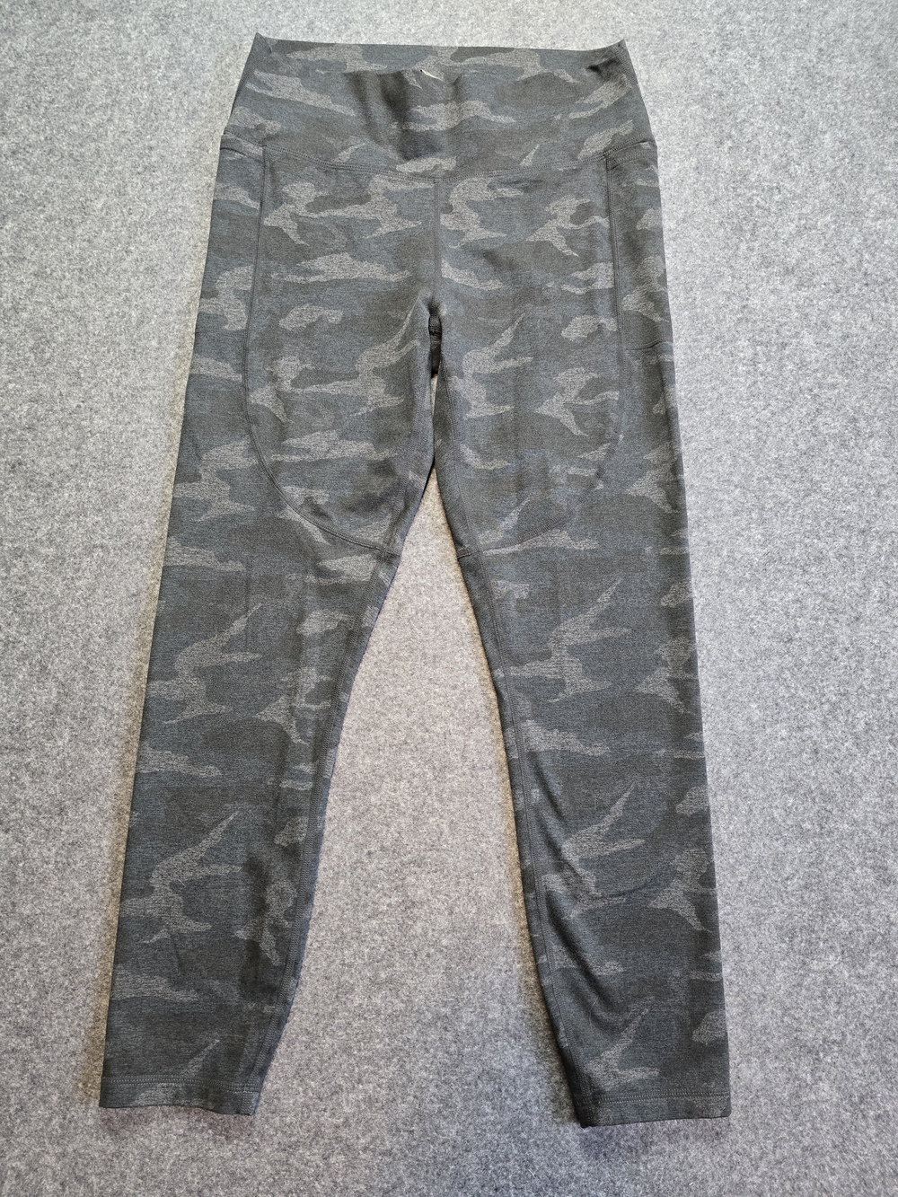 Vuori Charcoal Gray Camo Leggings